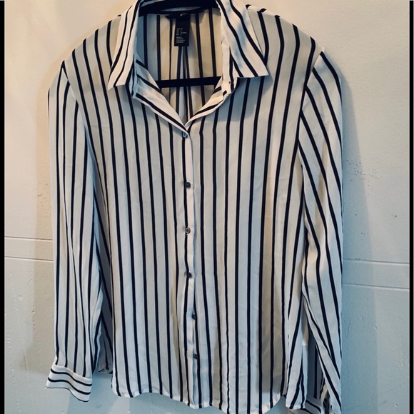 Striped blouse 2 for 20$🖤 - Picture 1 of 3